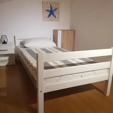 A Peaceful Two Floor With A Sea View Jadranovo