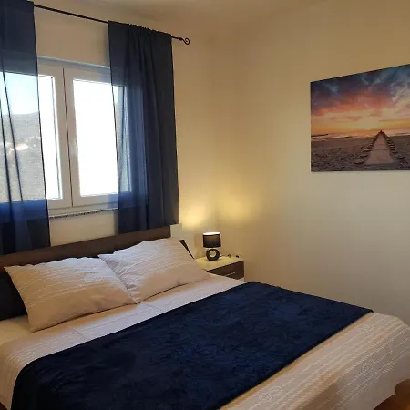 아파트 A Peaceful Two Floor With A Sea View 자드라보노